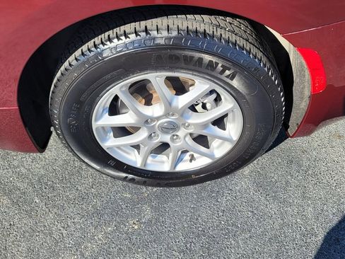 Used 2023 Chrysler Pacifica Touring-L FWD image 8