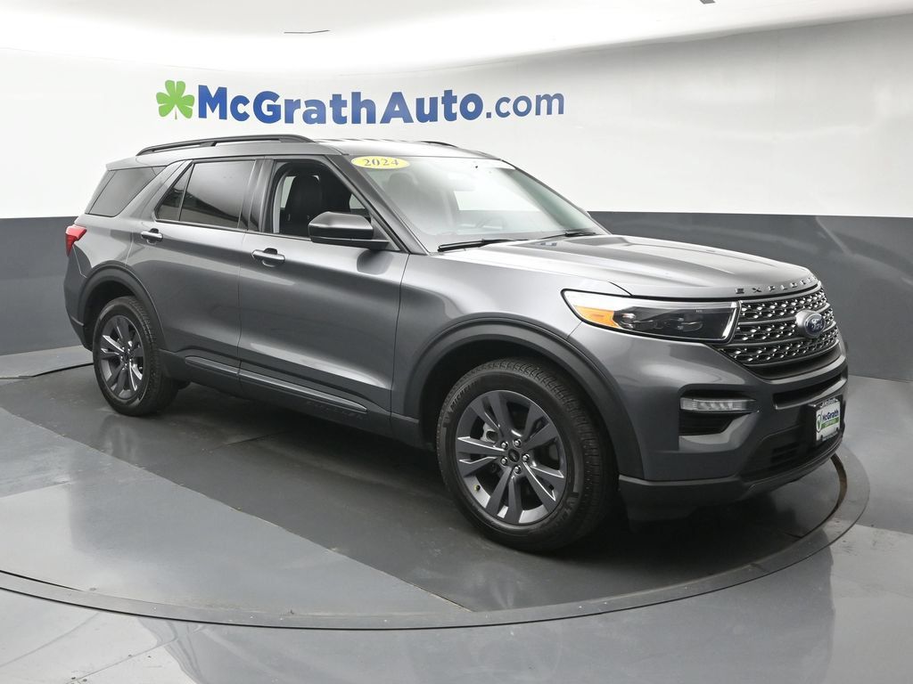 Used 2024 Ford Explorer XLT w/ Equipment Group 202A AWD/4WD image 2