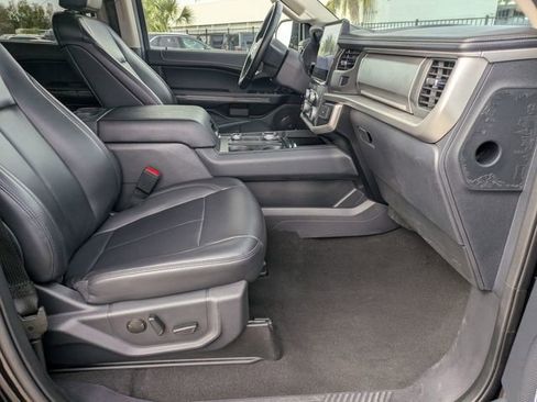 Used 2024 Ford Expedition XLT image 32