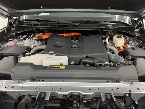 Used 2024 Toyota Tundra Limited image 35