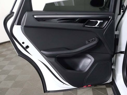 Used 2025 Porsche Macan image 28