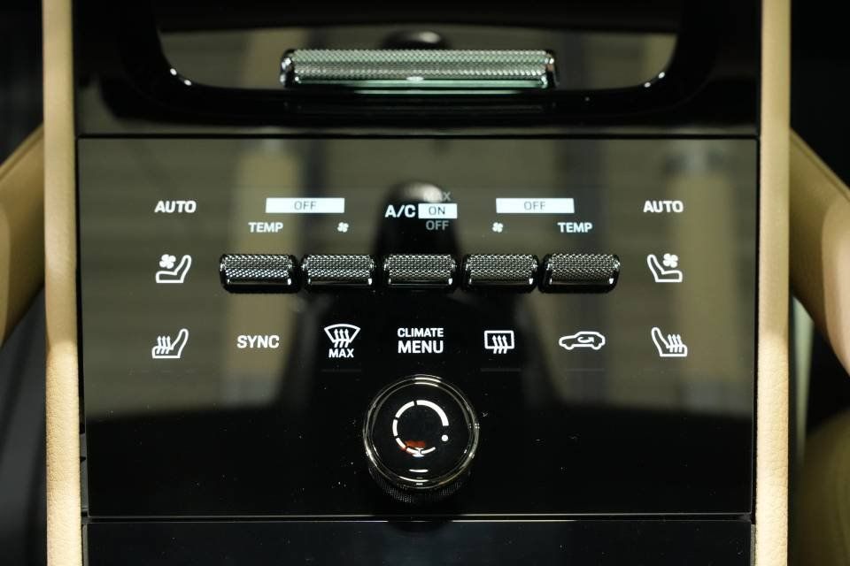 Certified 2026 Porsche Cayenne AWD/4WD image 23
