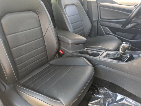 Used 2022 Volkswagen Jetta SE image 10