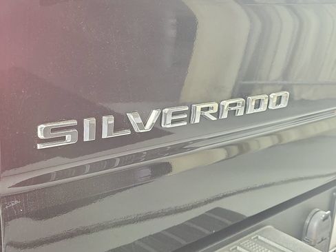 Used 2022 Chevrolet Silverado 1500 LT AWD/4WD image 7