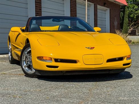 Used 2004 Chevrolet Corvette Convertible w/ Preferred Equipment Group RWD image 34