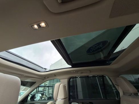 Used 2023 Lincoln Aviator Reserve w/ Equipment Group 201A image 17