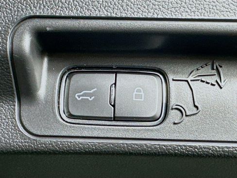 Used 2022 Ford Explorer XLT w/ Equipment Group 202A image 30