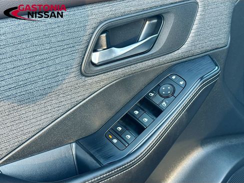 Used 2021 Nissan Rogue SV image 22