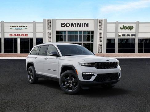 New 2025 Jeep Grand Cherokee Limited w/ Black Appearance Package image 5