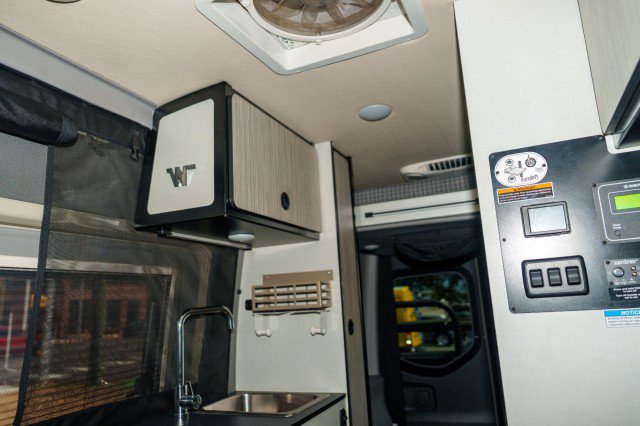 Used 2020 Mercedes-Benz Sprinter 2500 image 12