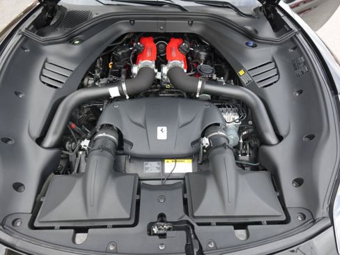 Used 2015 Ferrari California T RWD image 20