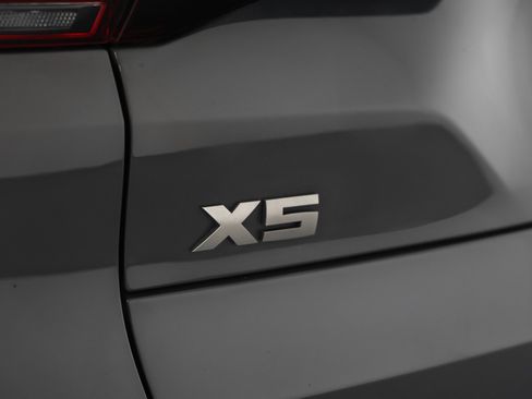 Used 2022 BMW X5 M50i w/ Executive Package image 19