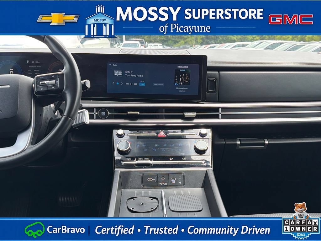 Used 2025 Hyundai Santa Fe SEL FWD image 17