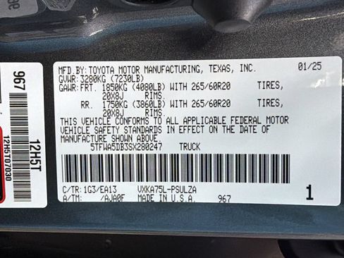 Used 2025 Toyota Tundra Limited AWD/4WD image 40