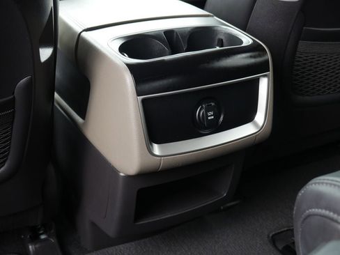 Used 2025 Kia Carnival FWD image 29