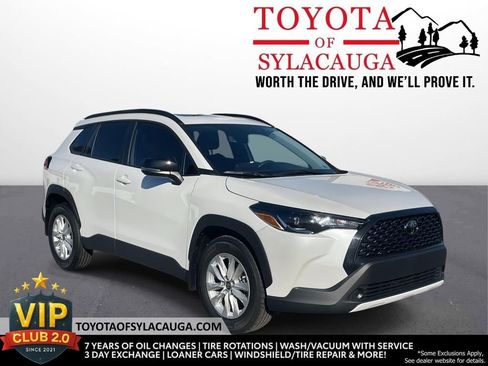 Used 2025 Toyota Corolla Cross LE w/ Moonroof Package FWD image 1