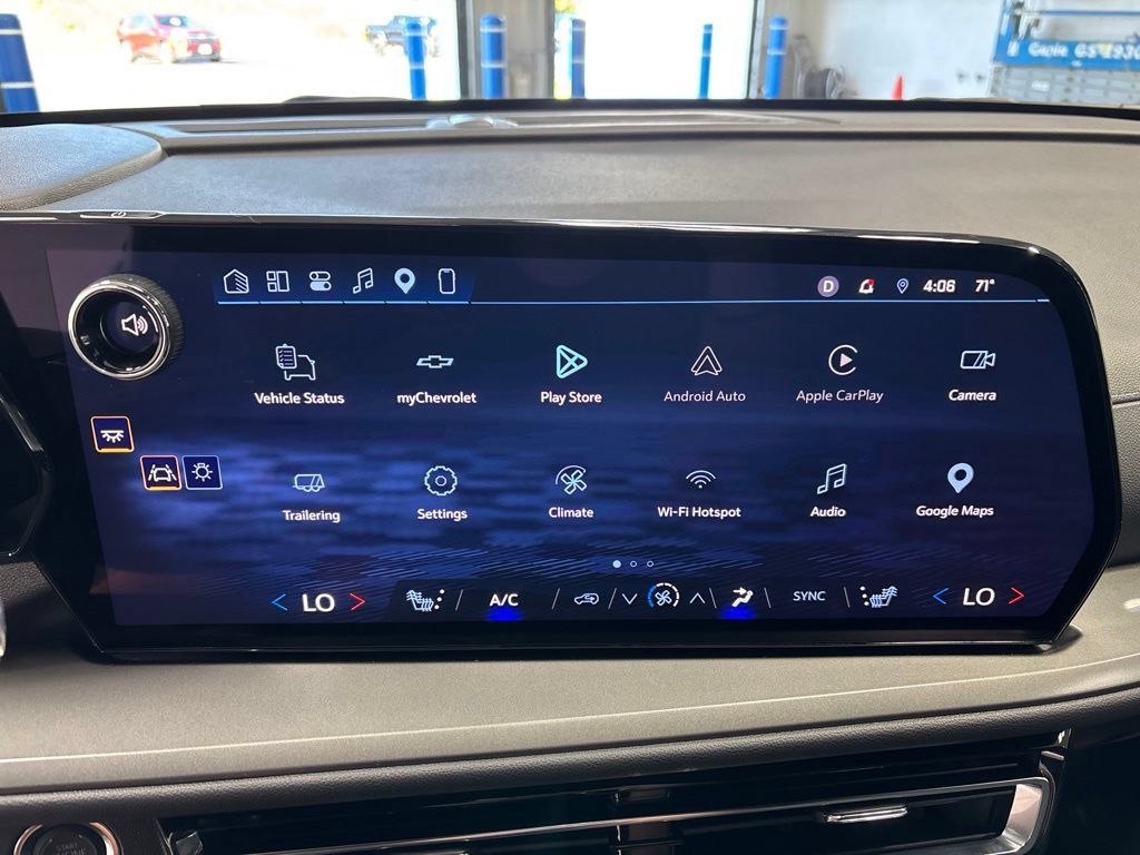 Used 2026 Chevrolet Traverse LT FWD image 21