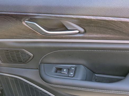 New 2026 Jeep Grand Cherokee Limited AWD/4WD image 30