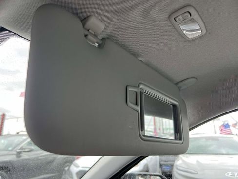 Used 2022 Hyundai Elantra Limited image 38