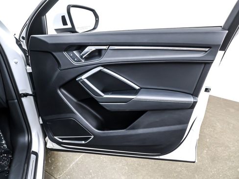 Used 2019 Audi Q3 2.0T Prestige w/ Prestige Package image 24