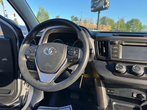 Used 2018 Toyota RAV4 LE image 15