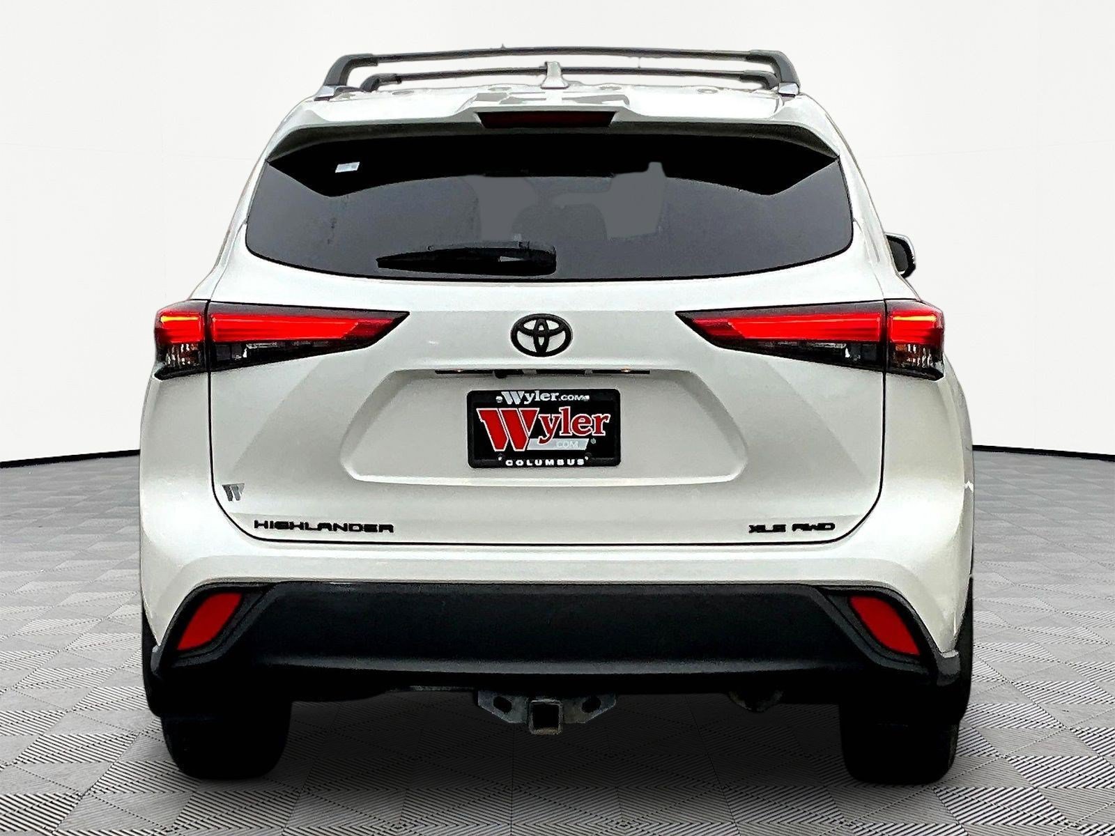 Used 2020 Toyota Highlander XLE AWD/4WD image 5