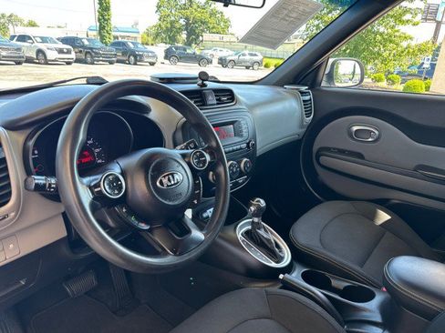 Used 2015 Kia Soul + FWD image 10