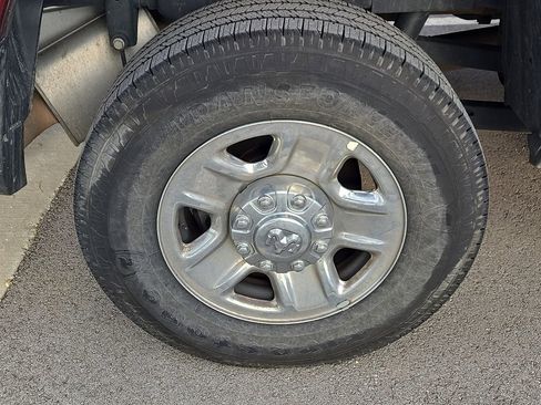 Used 2024 RAM 2500 Tradesman w/ Chrome Appearance Group AWD/4WD image 5