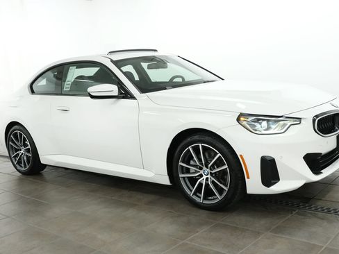 Used 2025 BMW 230i xDrive Coupe w/ Premium Package AWD/4WD image 6
