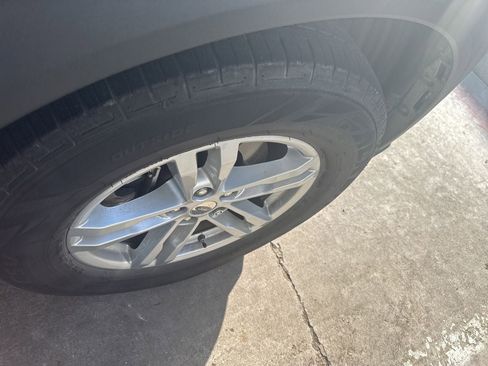 Used 2021 Ford Explorer XLT w/ Equipment Group 202A image 7