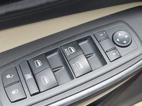 Used 2015 Jeep Cherokee Latitude AWD/4WD image 31