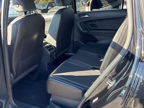 Used 2022 Volkswagen Tiguan SE R-Line image 11