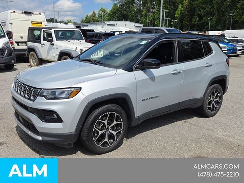Used 2025 Jeep Compass Limited AWD/4WD image 3
