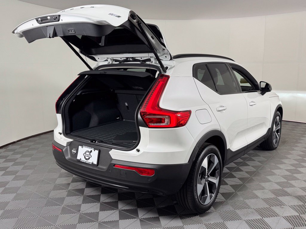 Certified 2024 Volvo XC40 B5 Core AWD/4WD image 9