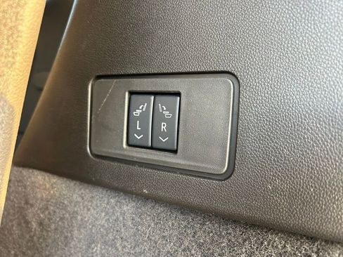 Used 2025 Cadillac XT6 Luxury image 44