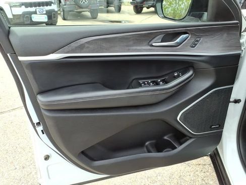 Used 2021 Jeep Grand Cherokee L Limited AWD/4WD image 20