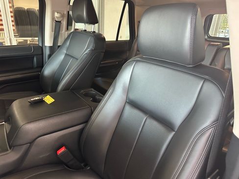 Certified 2024 Ford Expedition XLT RWD image 19