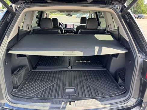 Used 2024 Volkswagen Atlas Peak Edition SEL AWD/4WD image 36