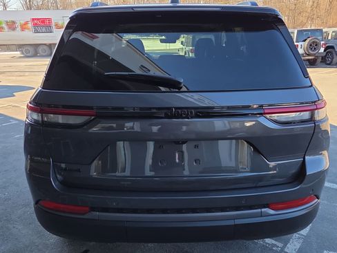 New 2026 Jeep Grand Cherokee Altitude image 9