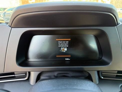 Used 2025 Hyundai Elantra Sport image 11