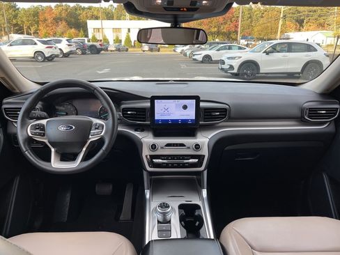 Used 2024 Ford Explorer XLT w/ Equipment Group 202A image 12