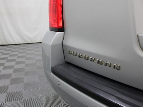 Used 2018 Chevrolet Suburban LT AWD/4WD image 28