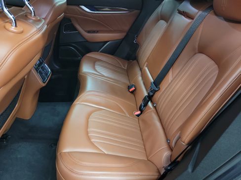 Used 2019 Maserati Levante GranLusso image 12