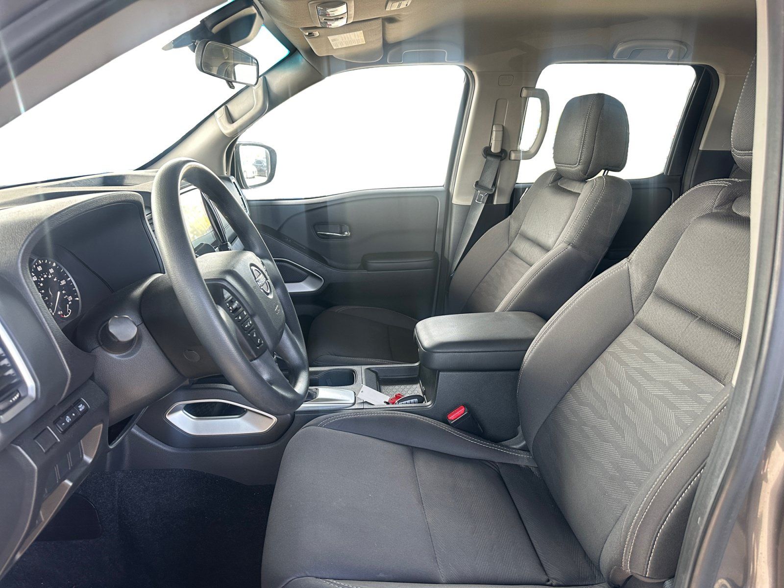 Used 2024 Nissan Frontier SV RWD image 9