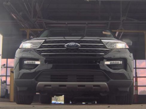 Used 2024 Ford Explorer XLT w/ Equipment Group 202A AWD/4WD image 4