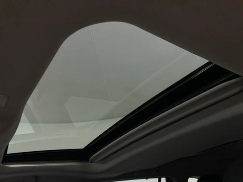 Used 2024 Toyota Highlander XLE FWD image 28