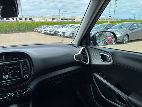Used 2025 Kia Soul LX w/ LX Technology Package FWD image 33