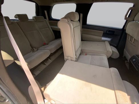 Used 2008 Toyota Sequoia SR5 w/ Moonroof & Roof Rack Pkg AWD/4WD image 19