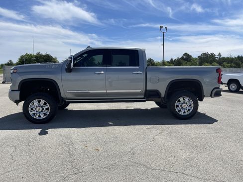Used 2024 Chevrolet Silverado 2500 High Country w/ High Country Premium Package image 7