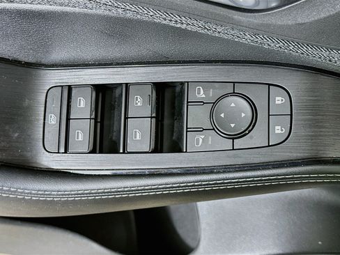 Used 2023 Nissan Rogue SV FWD image 15